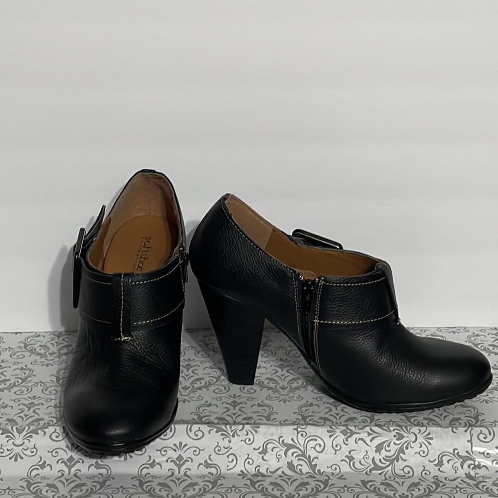 Soft shoe, by medicus, heeled, brown booties.